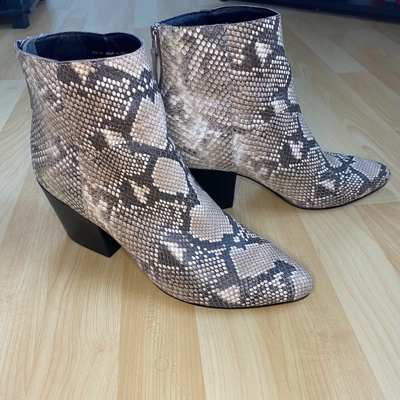 Dolce Vita Shanta Snake Booties Size 10 - Picture 14 of 15